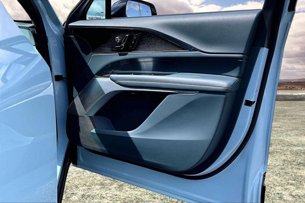 2024 Cadillac LYRIQ Sport 3