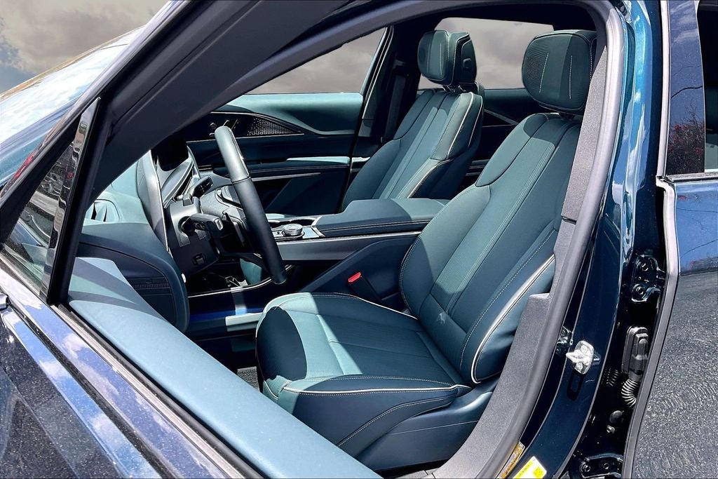 2024 Cadillac LYRIQ Sport 3