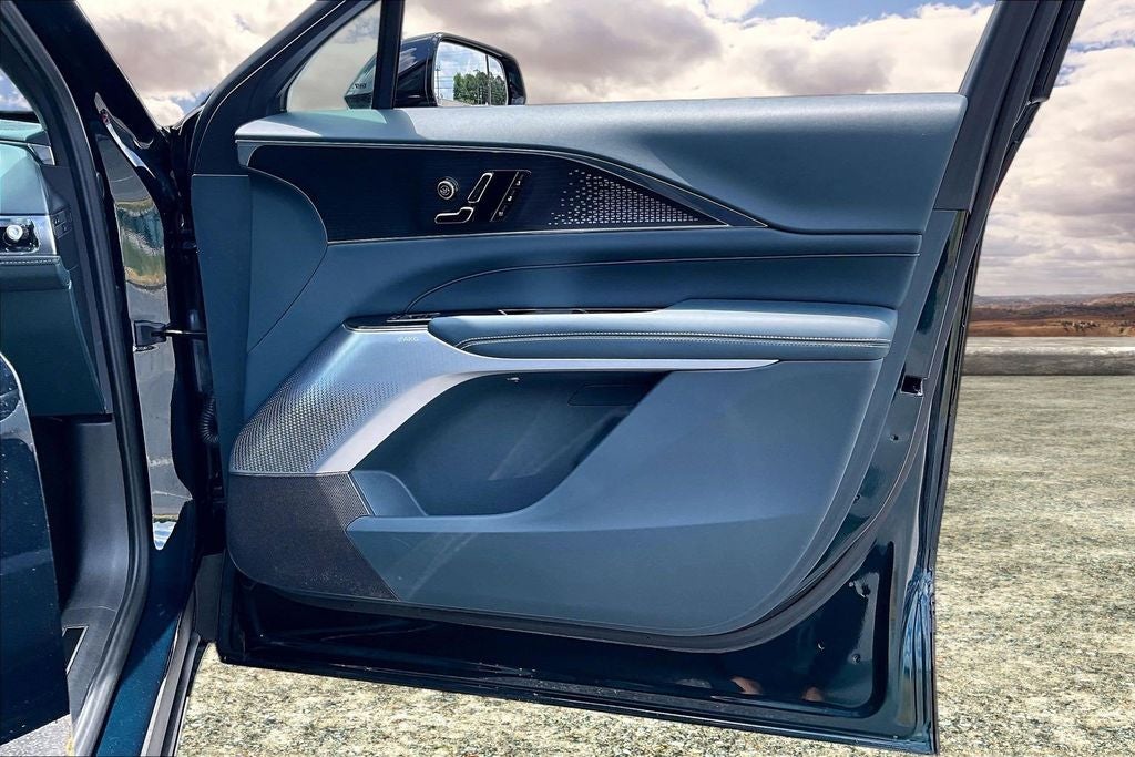 2024 Cadillac LYRIQ Sport 3