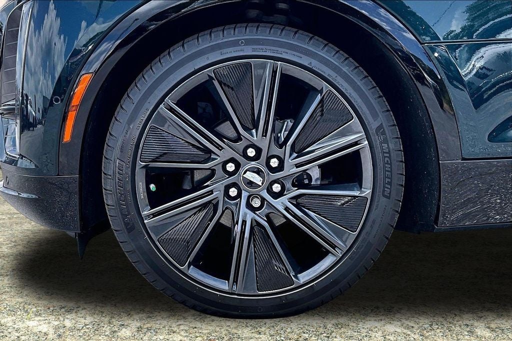 2024 Cadillac LYRIQ Sport 3