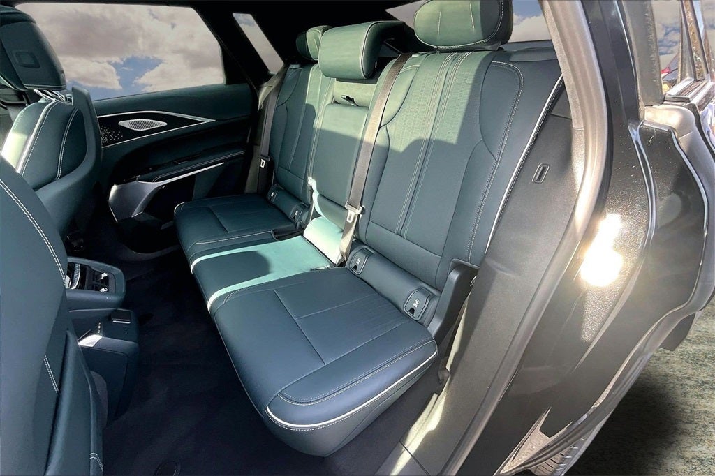 2024 Cadillac LYRIQ Sport 3