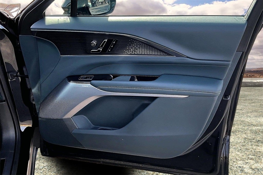 2024 Cadillac LYRIQ Sport 3