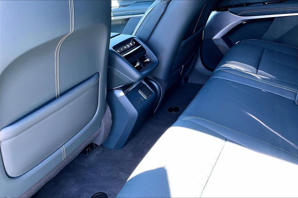 2025 Cadillac LYRIQ Sport 3