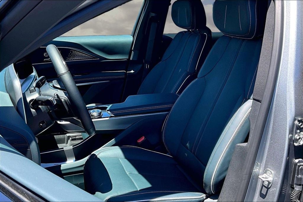 2025 Cadillac LYRIQ Sport 3