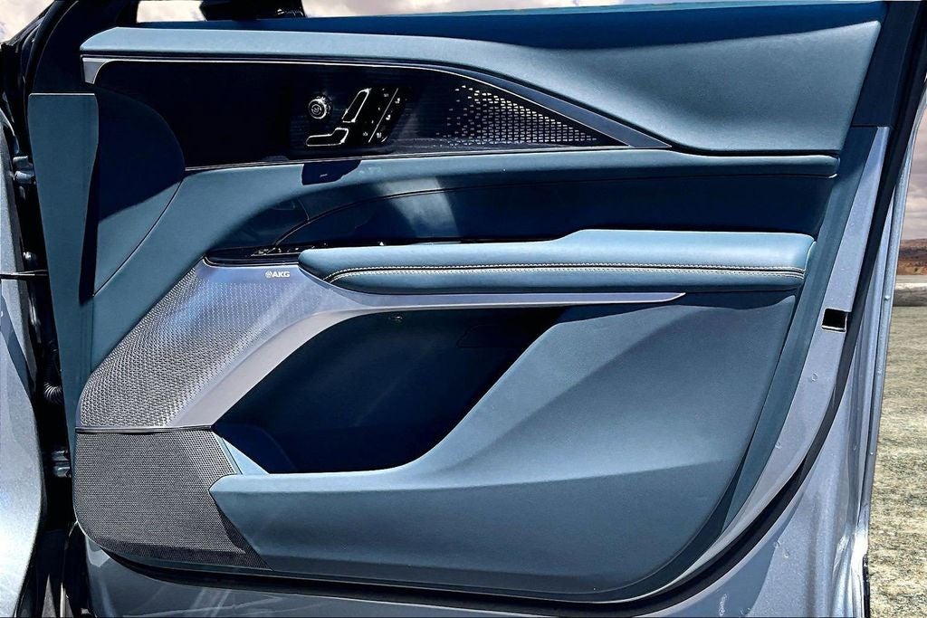 2025 Cadillac LYRIQ Sport 3