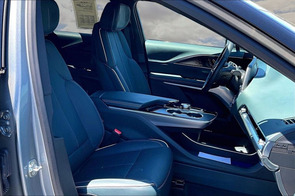 2025 Cadillac LYRIQ Sport 3
