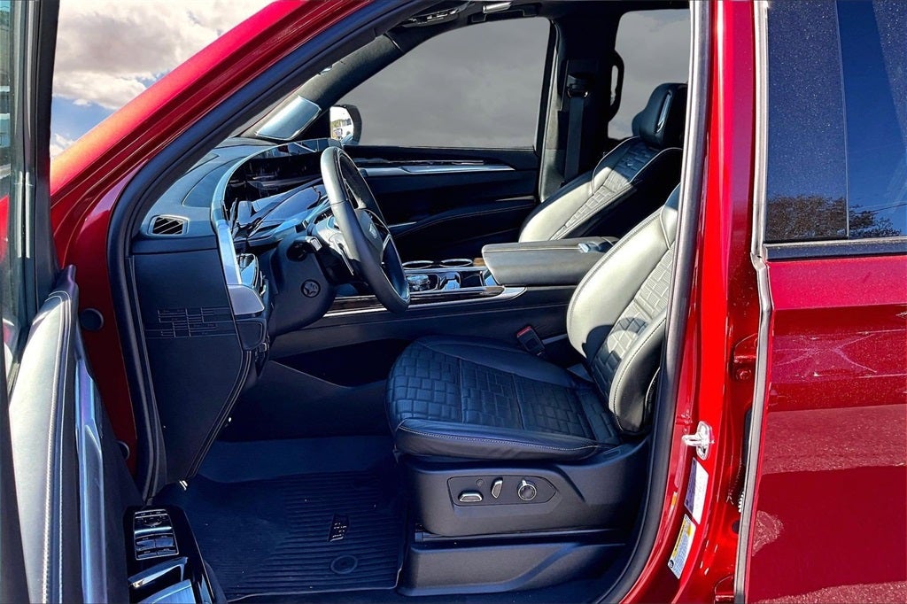 2025 Cadillac Escalade Sport Platinum