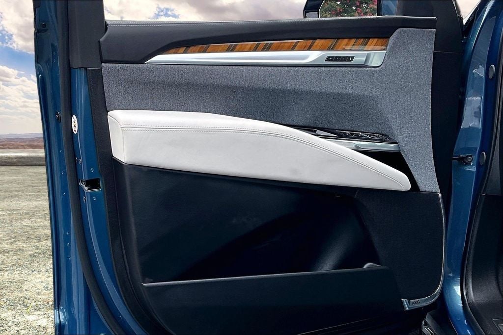 2025 Cadillac Escalade Sport Platinum