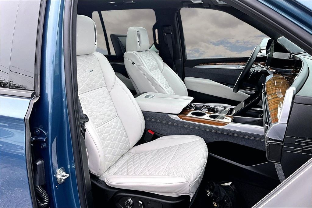 2025 Cadillac Escalade Sport Platinum