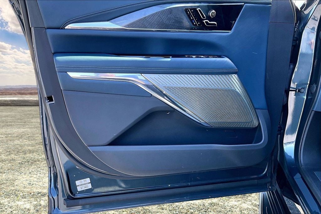 2025 Cadillac ESCALADE IQ Luxury 2