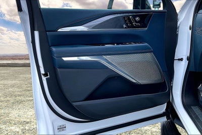 2025 Cadillac ESCALADE IQ Luxury 2