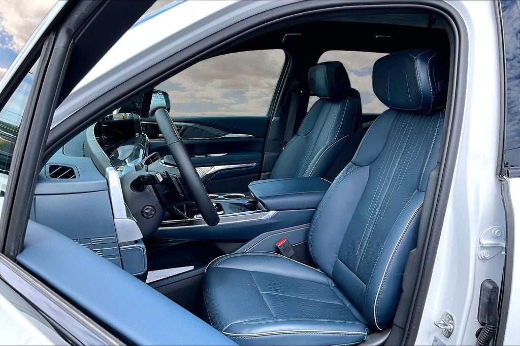 2025 Cadillac ESCALADE IQ Luxury 2