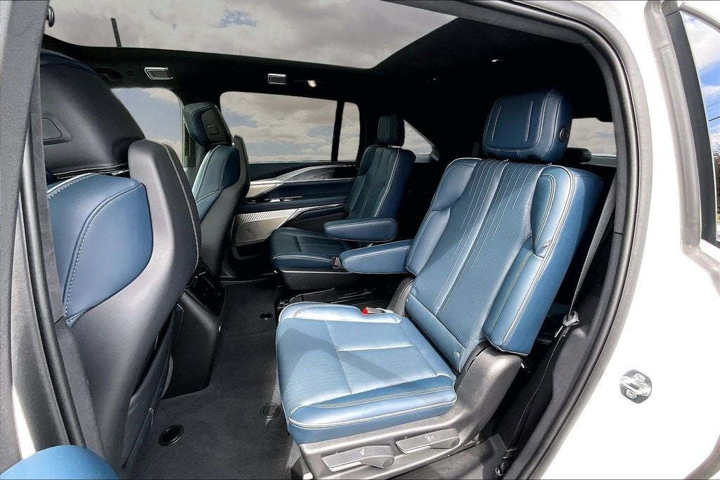 2025 Cadillac ESCALADE IQ Luxury 2