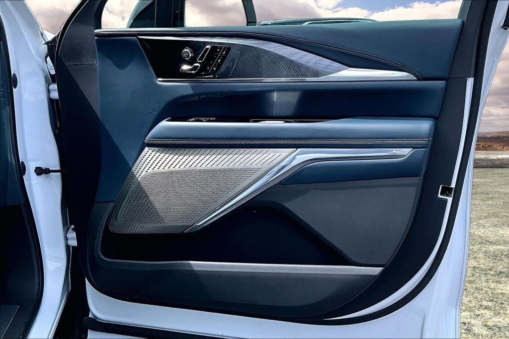 2025 Cadillac ESCALADE IQ Luxury 2
