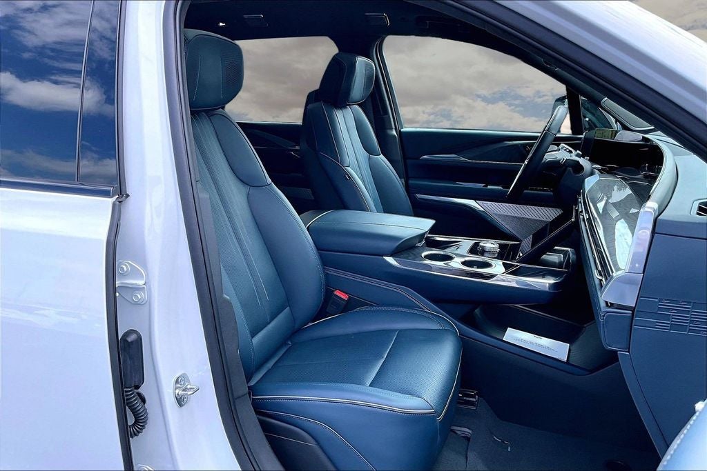 2025 Cadillac ESCALADE IQ Luxury 2