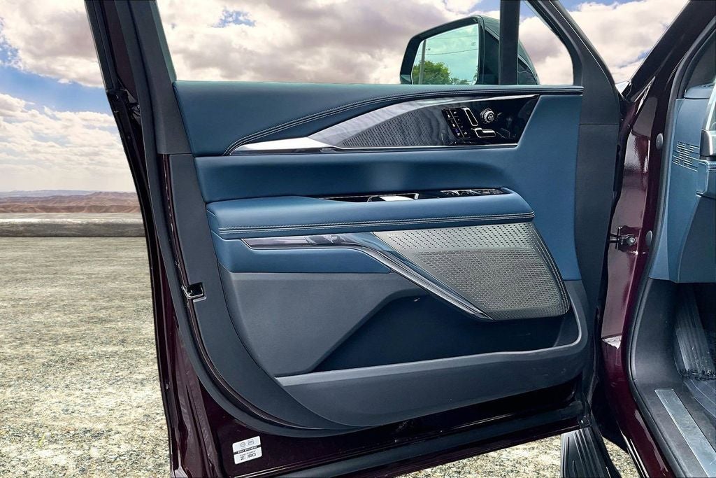 2025 Cadillac ESCALADE IQ Luxury 2