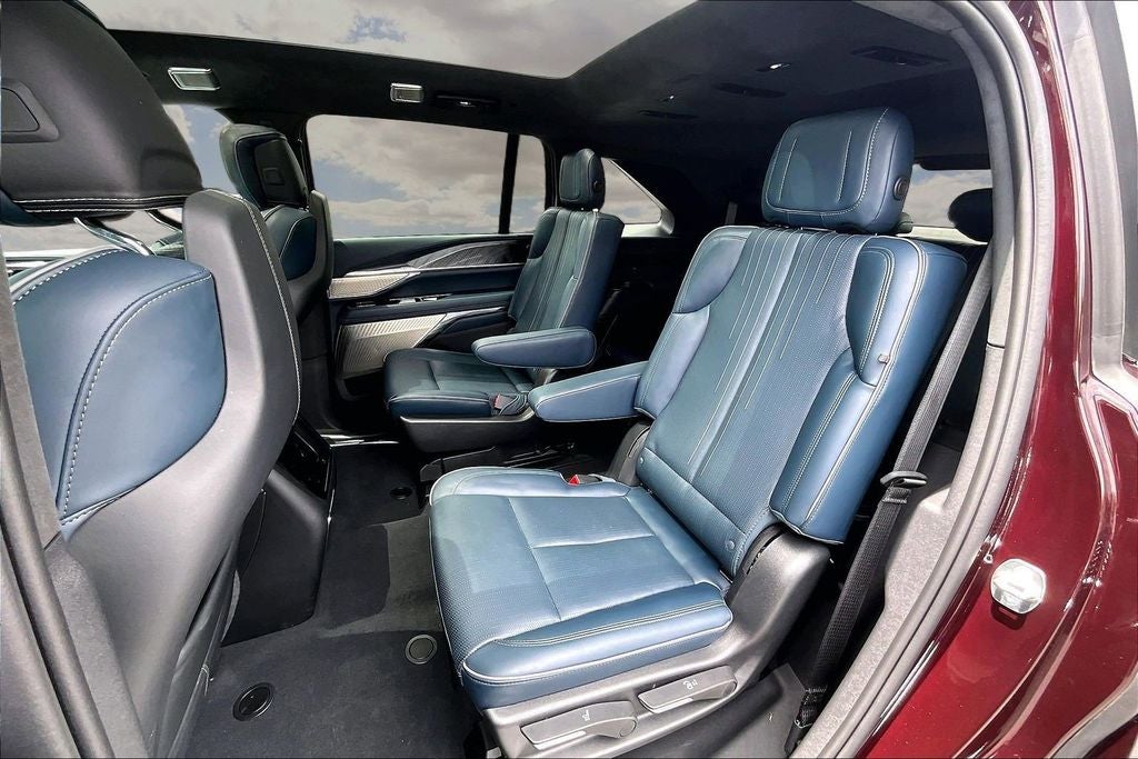 2025 Cadillac ESCALADE IQ Luxury 2
