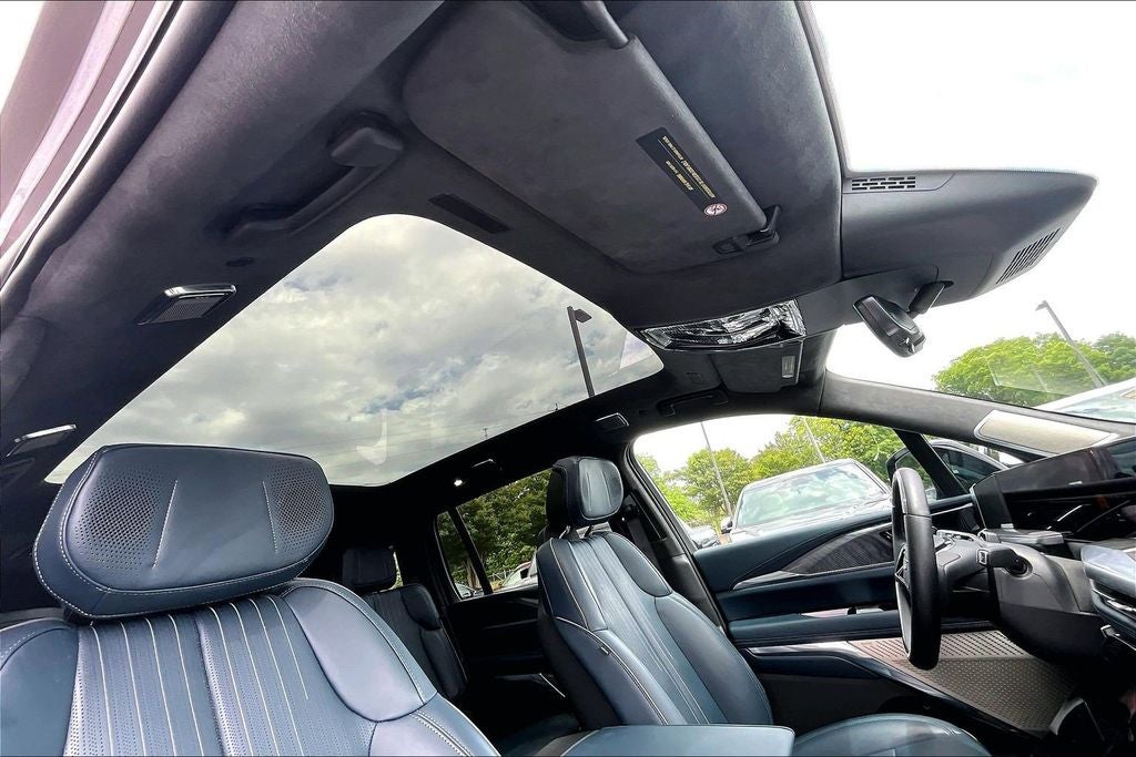 2025 Cadillac ESCALADE IQ Luxury 2