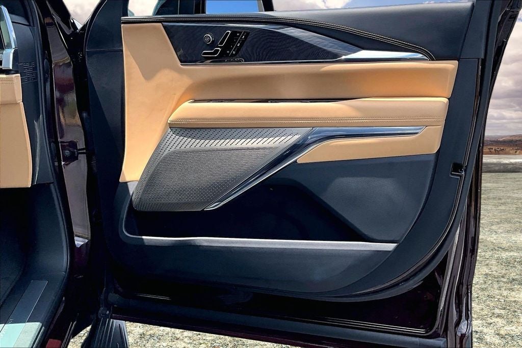 2025 Cadillac ESCALADE IQ Luxury 2