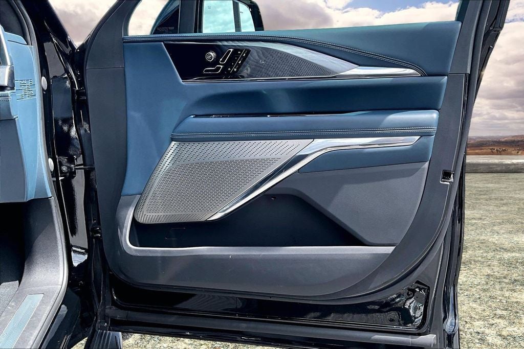 2025 Cadillac ESCALADE IQ Luxury 2