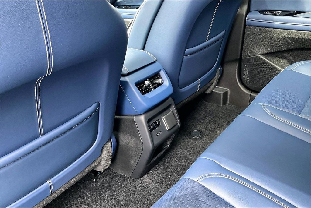 2025 Cadillac OPTIQ Luxury 2