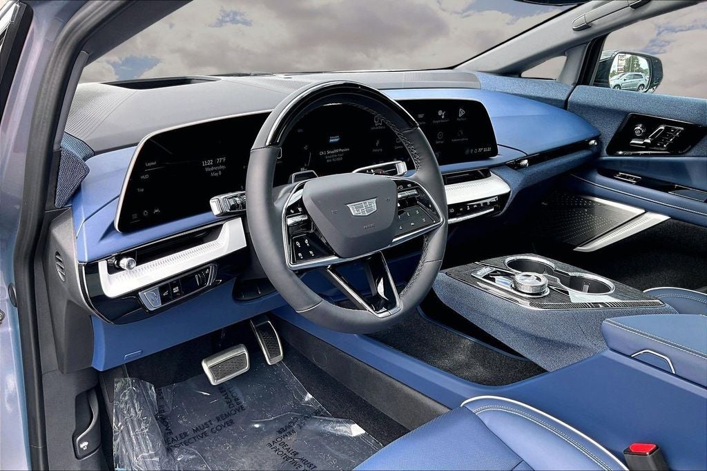 2025 Cadillac OPTIQ Luxury 2