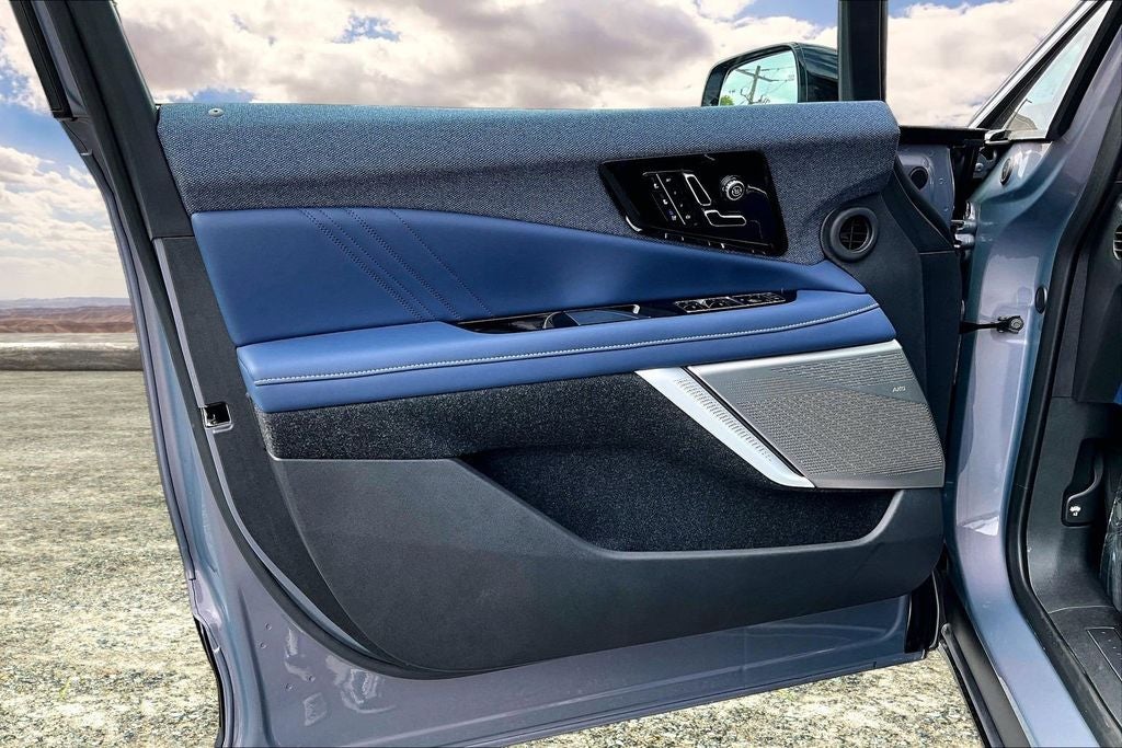 2025 Cadillac OPTIQ Luxury 2