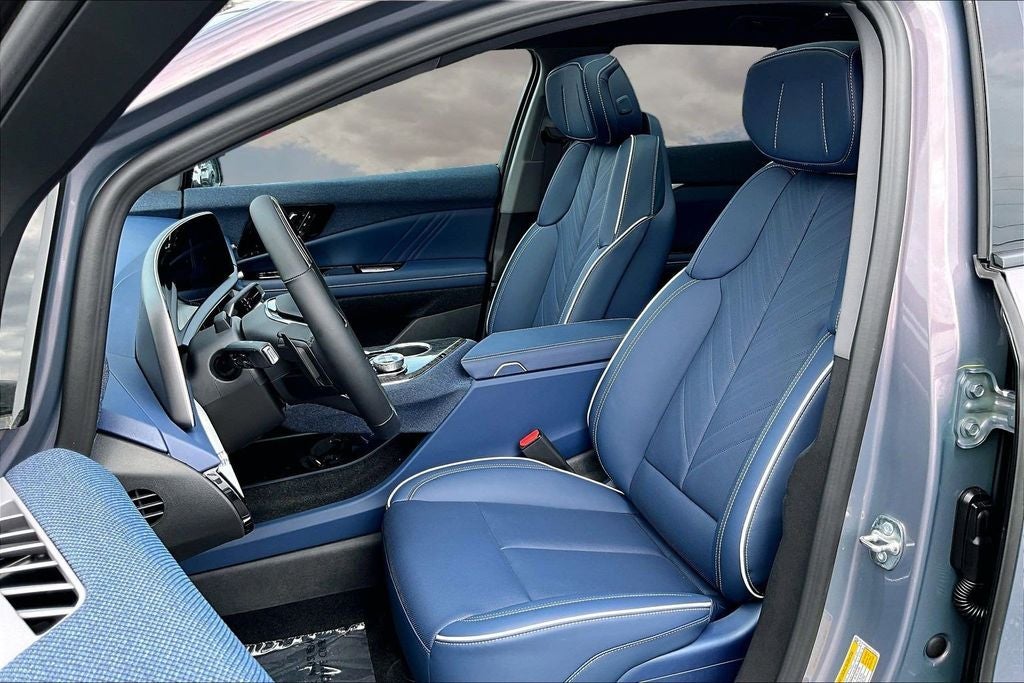 2025 Cadillac OPTIQ Luxury 2