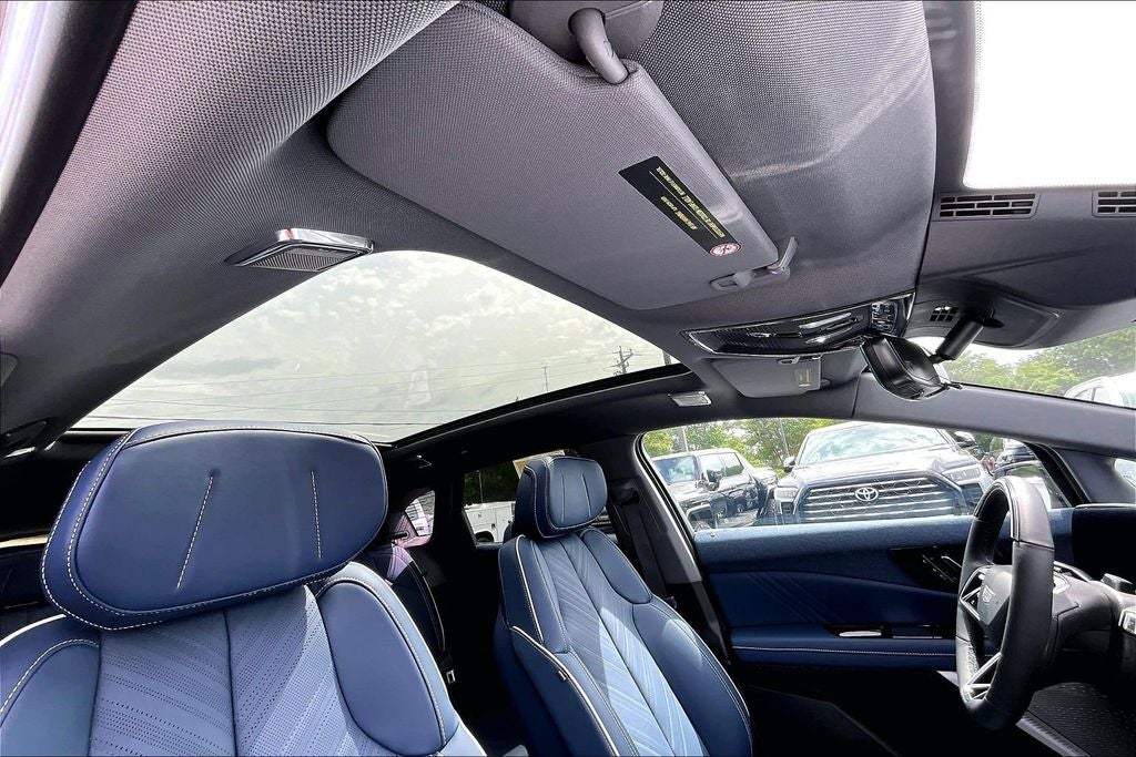 2025 Cadillac OPTIQ Luxury 2