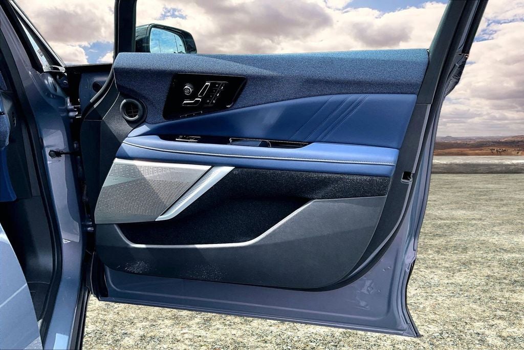 2025 Cadillac OPTIQ Luxury 2