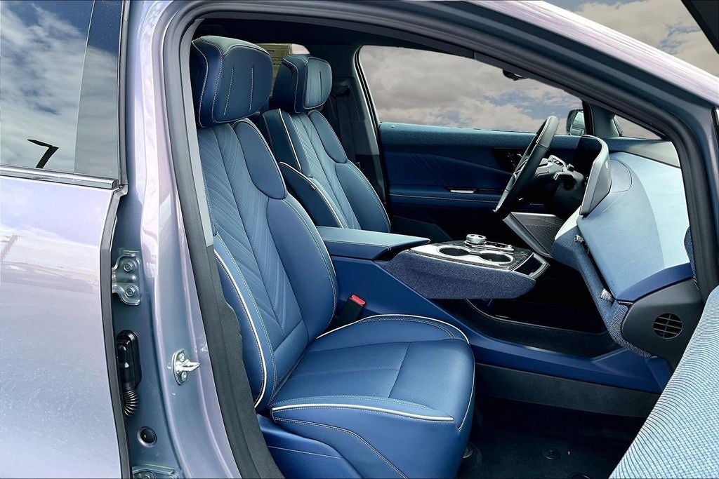 2025 Cadillac OPTIQ Luxury 2