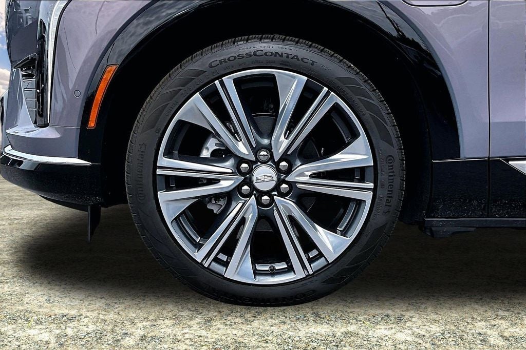 2025 Cadillac OPTIQ Luxury 2