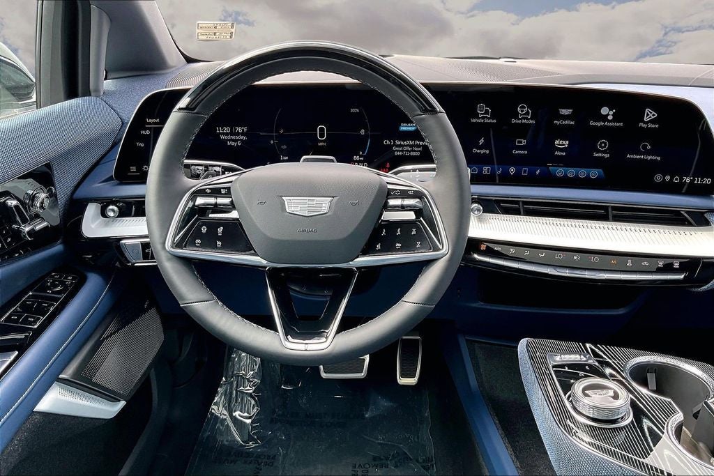 2025 Cadillac OPTIQ Luxury 2