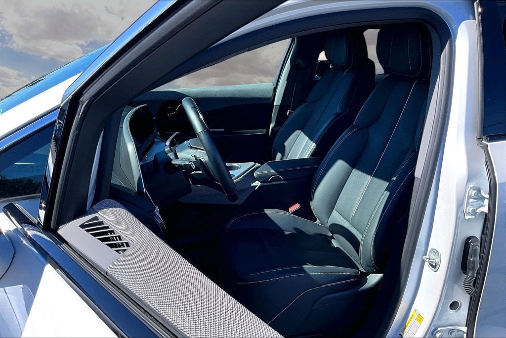 2025 Cadillac OPTIQ Luxury 2