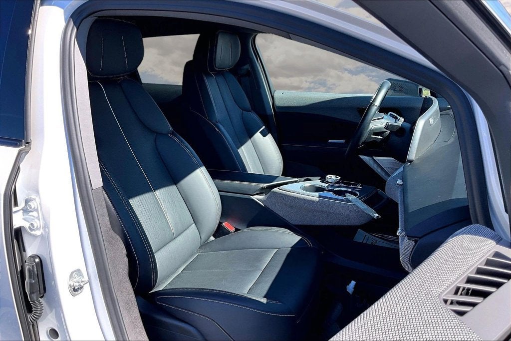 2025 Cadillac OPTIQ Luxury 2