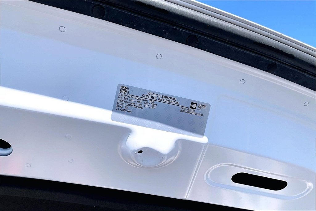 2025 Cadillac OPTIQ Luxury 2