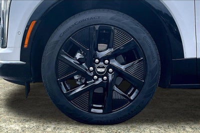 2025 Cadillac OPTIQ Luxury 2