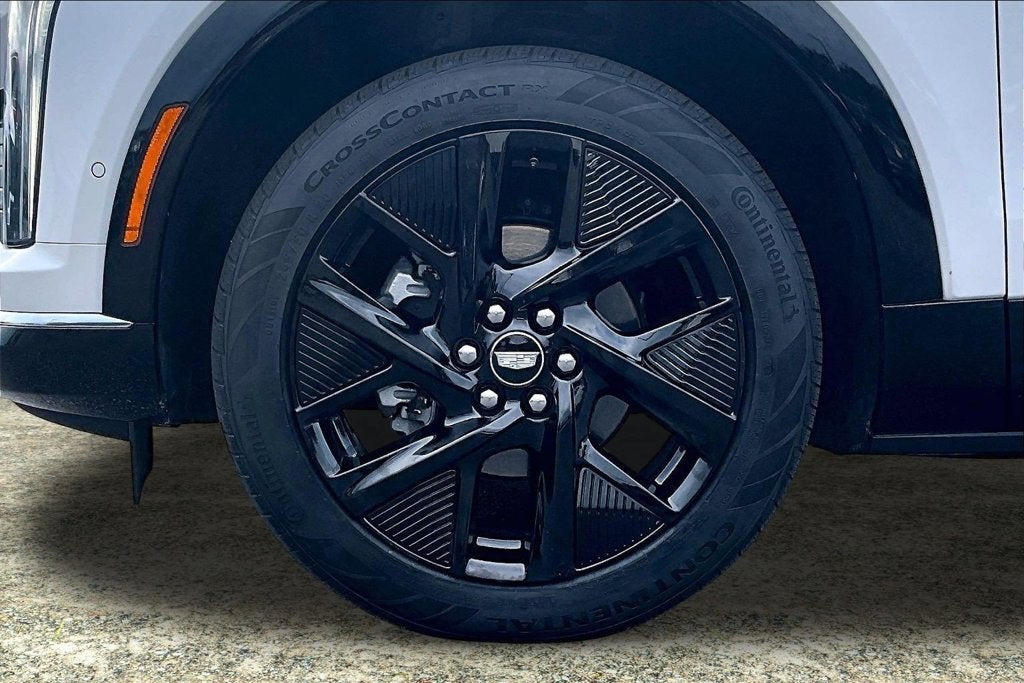 2025 Cadillac OPTIQ Luxury 2