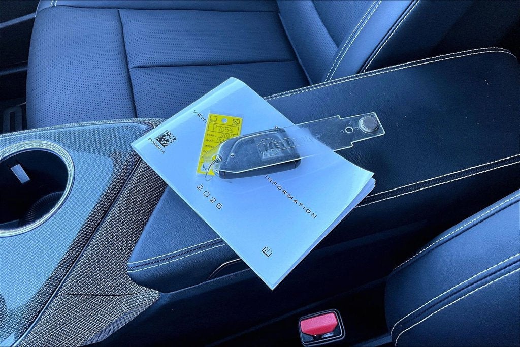 2025 Cadillac OPTIQ Luxury 2