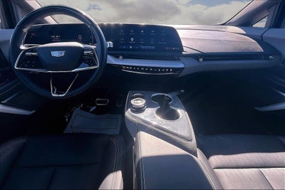 2025 Cadillac OPTIQ Luxury 2