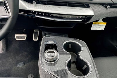 2025 Cadillac OPTIQ Luxury 2