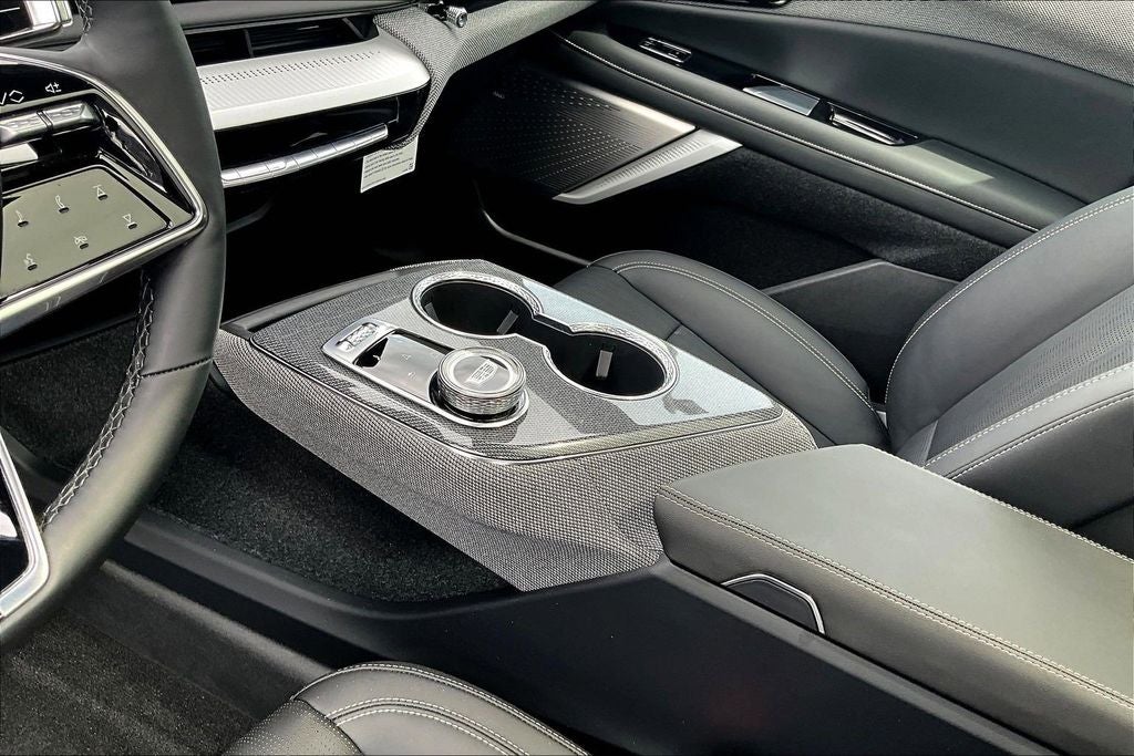 2025 Cadillac OPTIQ Luxury 2