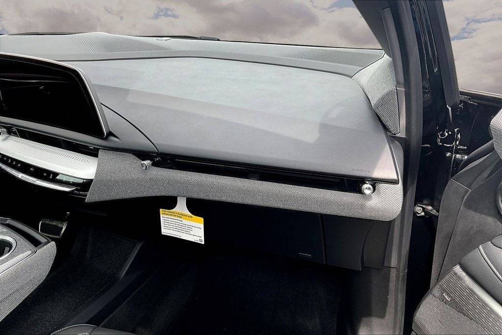 2025 Cadillac OPTIQ Luxury 2