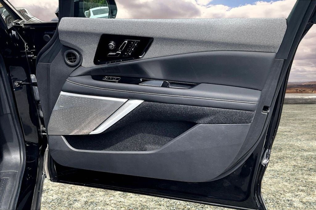 2025 Cadillac OPTIQ Luxury 2