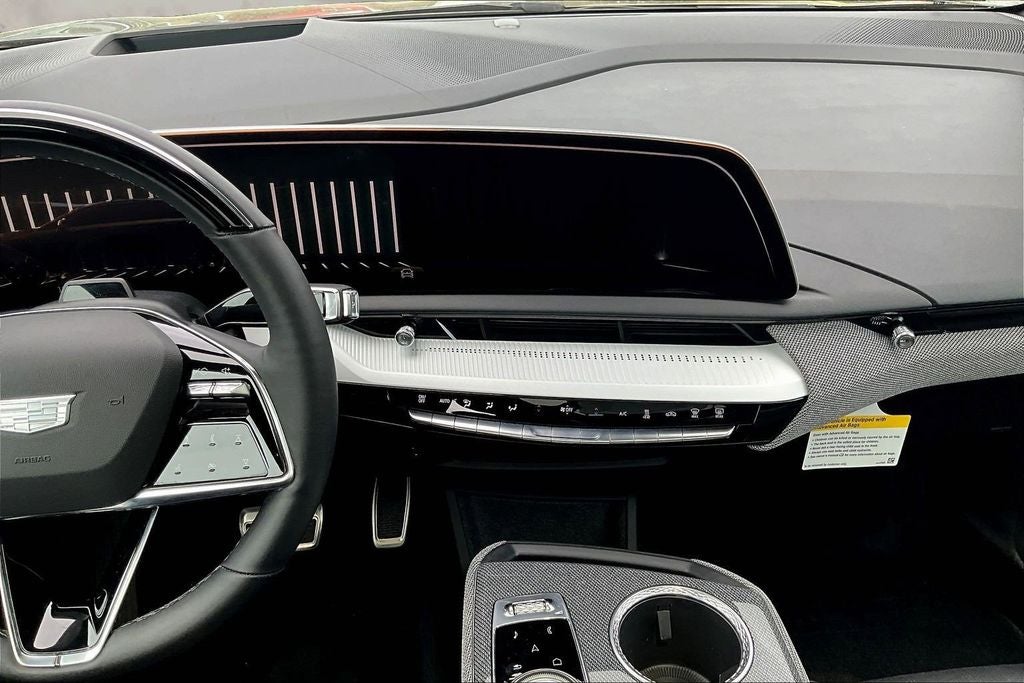2025 Cadillac OPTIQ Luxury 2