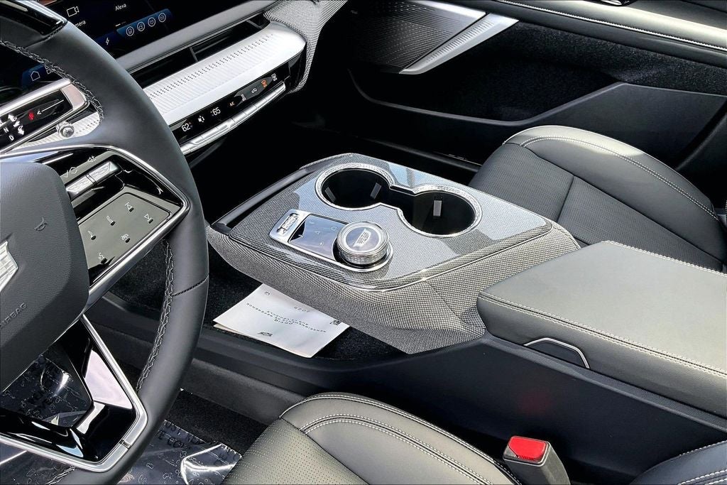 2025 Cadillac OPTIQ Luxury 2