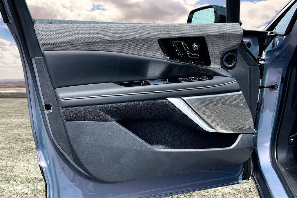 2025 Cadillac OPTIQ Luxury 2