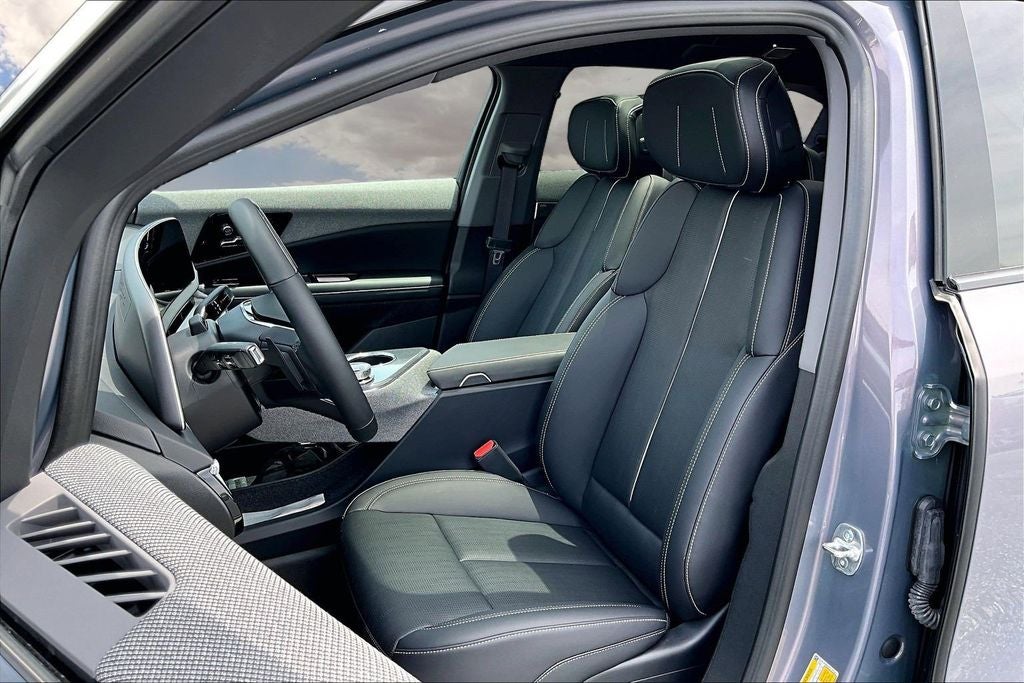 2025 Cadillac OPTIQ Luxury 2