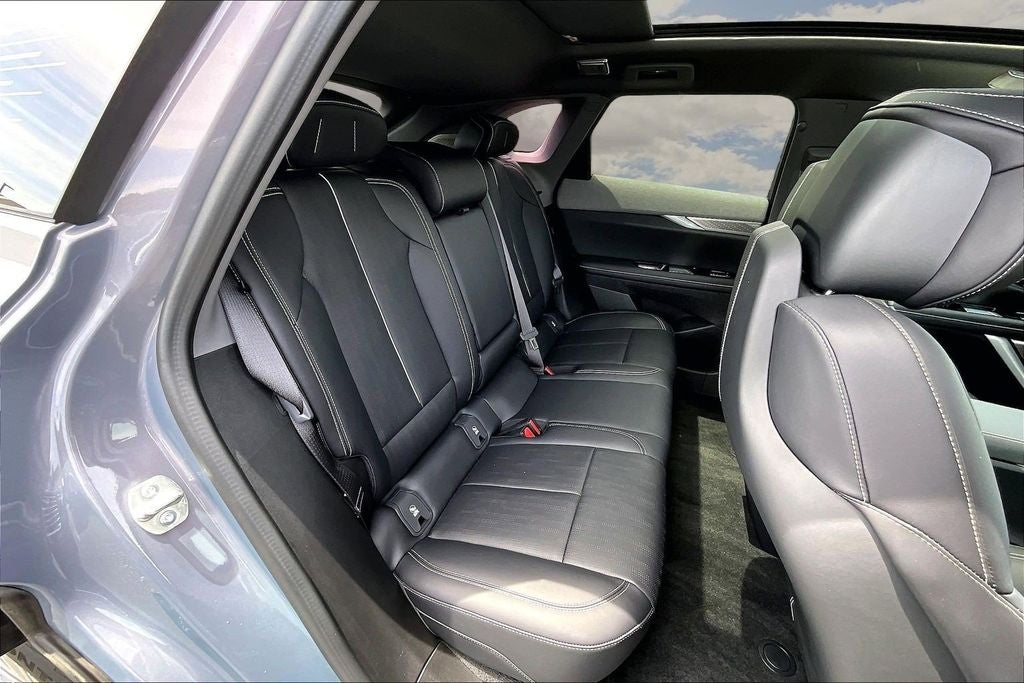 2025 Cadillac OPTIQ Luxury 2