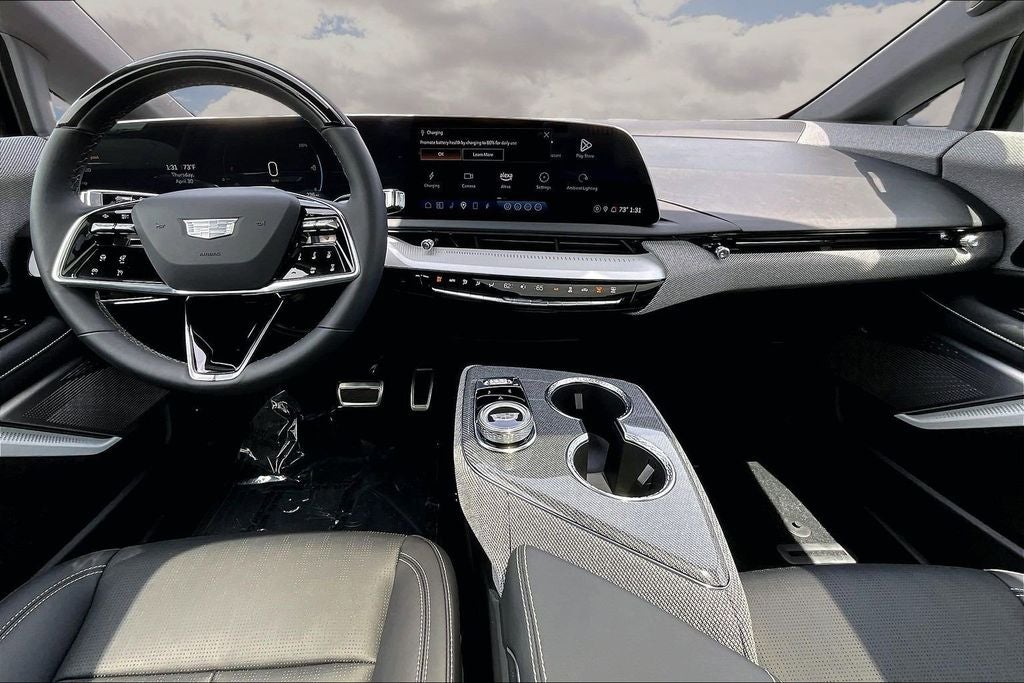 2025 Cadillac OPTIQ Luxury 2